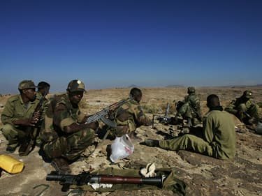 Des soldats éthiopiens en service à la frontière érythréenne dans la ville septentrionale de Zala Anbessa, dans la région du Tigré en Éthiopie, le 19 novembre 2005. (Photo d'illustration)