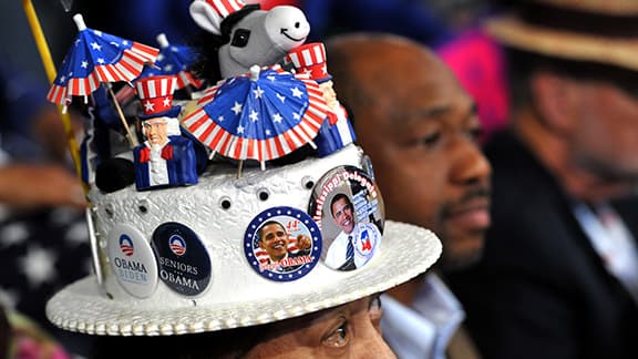 Être un supporter d'Obama, c'est d'abord un look. Le gagnant sera celui qui aura réussi à accumuler le plus de symboles démocrates possibles.
