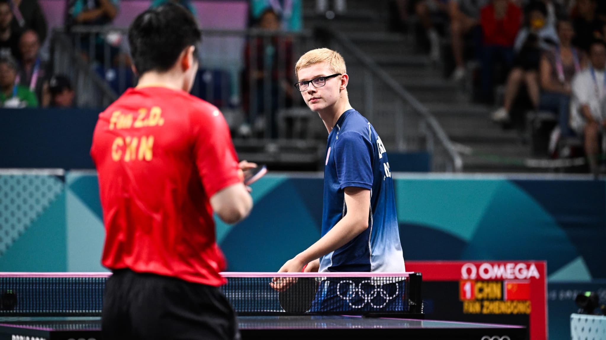 Le pongiste Félix Lebrun lors d'un match contre Fan Zhendong aux JO de Paris, août 2024