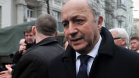 Laurent Fabius quitte le bureau du président ukrainien, désormais destitué, le 20 février 2014.
