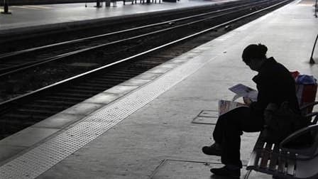 Le trafic SNCF, perturbé par la journée de grève contre la réforme des retraites, était conforme aux prévisions jeudi matin. En moyenne circulent près d'un TGV sur deux, un TER sur deux, deux Transilien sur cinq en heure de pointe et un Corail sur quatre.