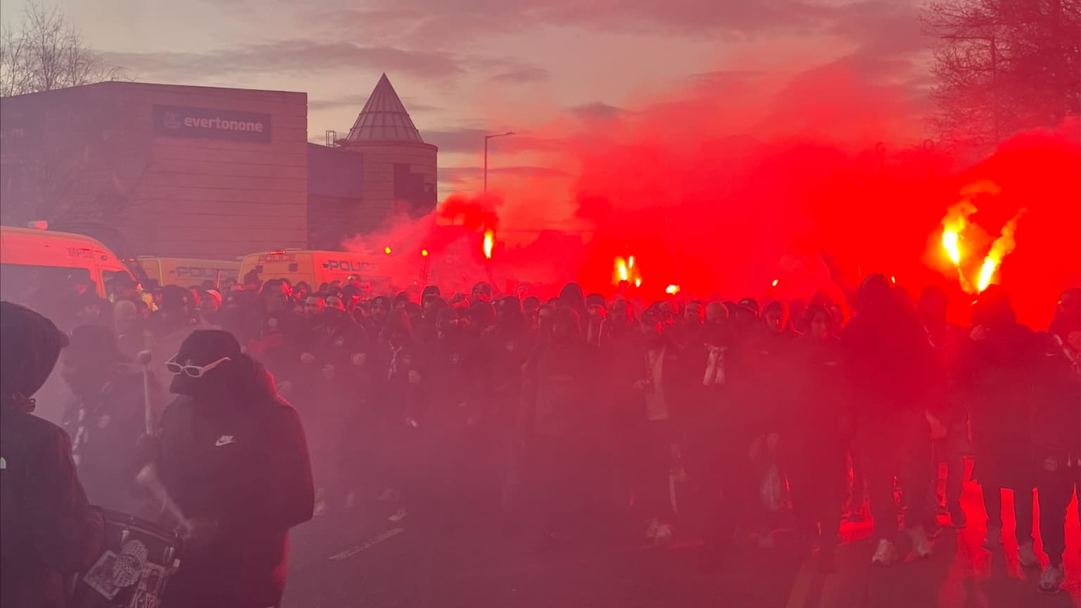 Les supporters du PSG mettent une grosse ambiance à Liverpool, le 11 mars 2025