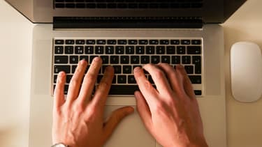 Consacrer 15 minutes par jour à faire vivre son profil LinkedIn est indispensable lorsque l'on est à la recherche d'un nouvel emploi.