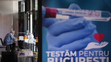 Un homme passe un test Covid à Bucarest (Roumanie), le 10 juin 2020.