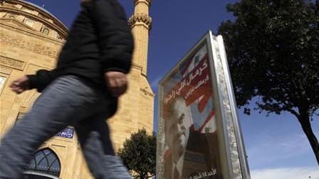 Portrait de l'ancien Premier ministre libanais assassiné Rafic Hariri dans une rue de Beyrouth. Une reconstitution de l'attentat lui ayant coûté la vie le 14 février 2005 dans la capitale libanaise aura lieu fin septembre dans un camp militaire de Gironde