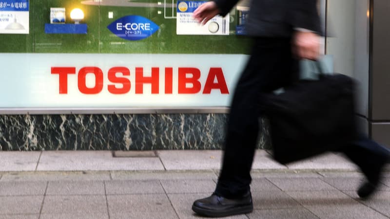 En janvier, Toshiba va ouvrir un plan de départs volontaires et de changements d'affectations.