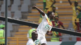 Lamine Camara célèbre son but face à la Gambie