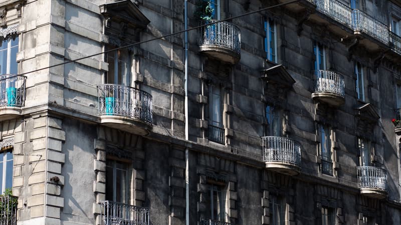"Des femmes en petite tenue": quand la prostitution met dans l'embarras des propriétaires sur Airbnb