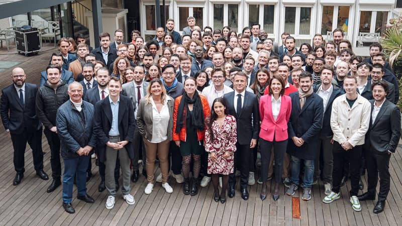 Emmanuel Macron et Valérie Hayer au Q.G. de Renaissance, le 19 avril 2024.