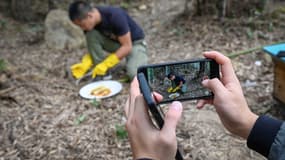 Installé dans la province du Zhejiang (est), Ma Gongzuo est devenu une petite célébrité grâce au réseau Douyin qui permet de diffuser des vidéos et de se filmer en direct.