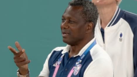 Jean-Aimé Toupane, coach de l'équipe de France féminine de basket, sur le dernier panier des Bleues en finale des JO de Paris 2024, 11 août 2024 Jean-Aimé Toupane, coach de l'équipe de France féminine de basket, sur le dernier panier des Bleues en finale des JO de Paris 2024, 11 août 2024