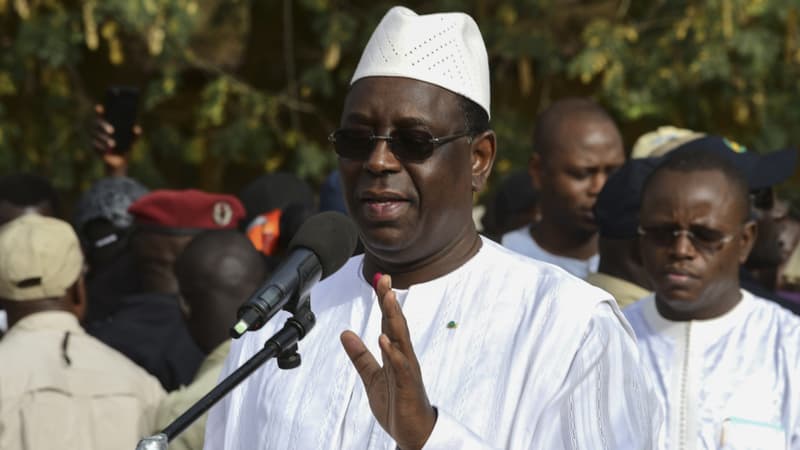 Le président sortant Macky Sall s'exprime avant de voter à l'élection présidentielle sénégalaise du 24 février