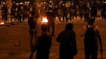 Heurts devant l'ambassade d'Israël au Caire. Israël a rapatrié samedi son ambassadeur en Egypte après que des centaines de manifestants s'en sont pris au hall d'entrée de sa mission diplomatique au Caire sans toutefois parvenir à accéder aux autres partie