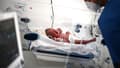 Un nourrisson dans une maternité parisienne, le 29 juin 2022.