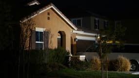 A Perris, en Californie, le 15 janvier 2018, un couple a été arrêté après la découverte par la police d'une "maison de l'horreur", où 13 frères et soeurs étaient enfermés, affamés par leurs propres parents.