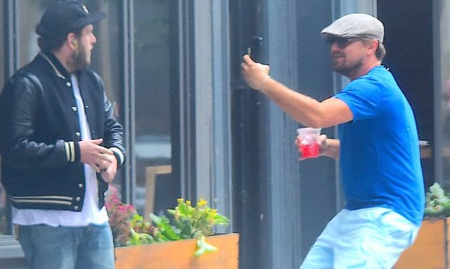 DiCaprio surprend Jonah Hill dans les rues de New York