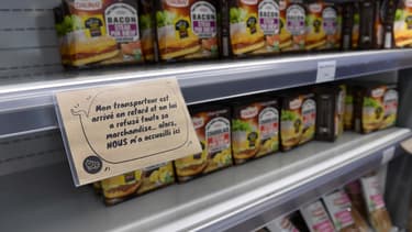 Chaque produit est doté d'une étiquette qui explique, à la première personne, pourquoi il a été mis au rebut.