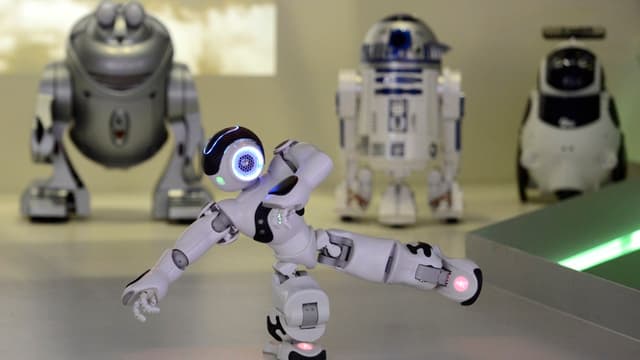 Quelques robots, dont le Français Nao, mis au point par Aldebaran, au Musée du robot de Madrid. 