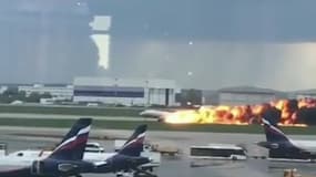 Ces nouvelles images montrent comment l'avion a pris feu lors de son atterrissage d'urgence à Moscou