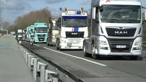 Une opération escargot a été organisée dans le Nord pour protester contre la hausse du prix des carburants. 