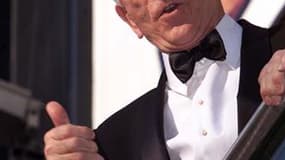 L'acteur comique canadien Leslie Nielsen, célèbre pour son rôle dans "Y a-t-il un pilote dans l'avion?", est décédé dimanche en Floride à l'âge de 84 ans des suites d'une pneumonie. /Photo d'archives/REUTERS/Jonathan Evans