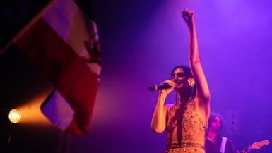 La chanteuse Israelo Persane Liraz lors d'un concert au Café de la danse.