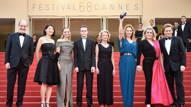 L'équipe du film La Tête Haute, qui ouvre le Festival de Cannes.