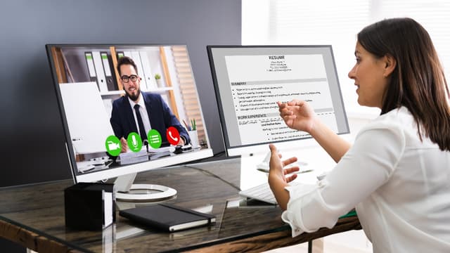 Entretien d’embauche : comment réussir un rendez-vous en visio ?