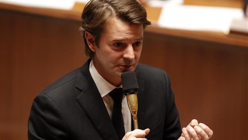 François Baroin a déclaré mercredi qu'un texte de loi serait certainement présenté au Parlement en février pour mettre en oeuvre l'objectif du gouvernement d'accroître la compétitivité et l'emploi en France. Le ministre des Finances a précisé qu'aucun arb