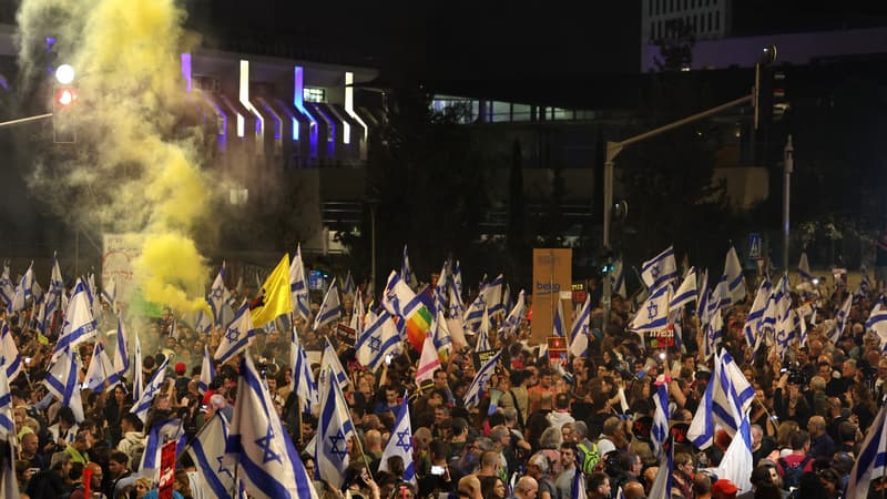 Des manifestants protestent contre la gouvernement israélien le 31 mars 2024 à Jérusalem