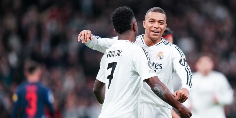 Vinicius Junior et Kylian Mbappé lors de Real Madrid-Salzbourg, le 22/01/2025