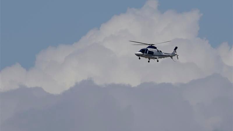 L'hélicoptère transportant le pape émérite Benoît XVI avant son atterrissage au Vatican, jeudi. Benoît XVI, qui a renoncé le 28 février au trône de saint Pierre, a réintégré jeudi le Vatican pour vivre reclus dans un couvent proche du palais pontifical de