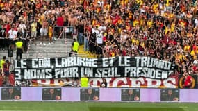 La banderole déployée par les supporters de Lens contre la LFP, le 25 août 2024 au stade Bollaert