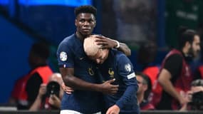Aurélien Tchouaméni et Antoine Griezmann avec les Bleus face à l'Irlande 