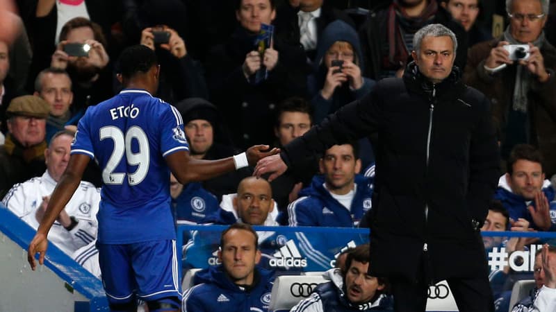 Samuel Eto'o et José Mourinho, à l'époque de Chelsea