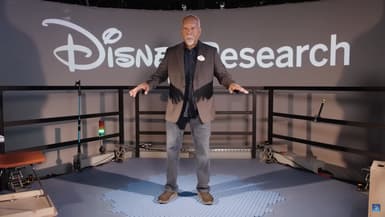 Lanny Smoot, l'inventeur le plus créatif de Disney, présente le tapis Holotile.