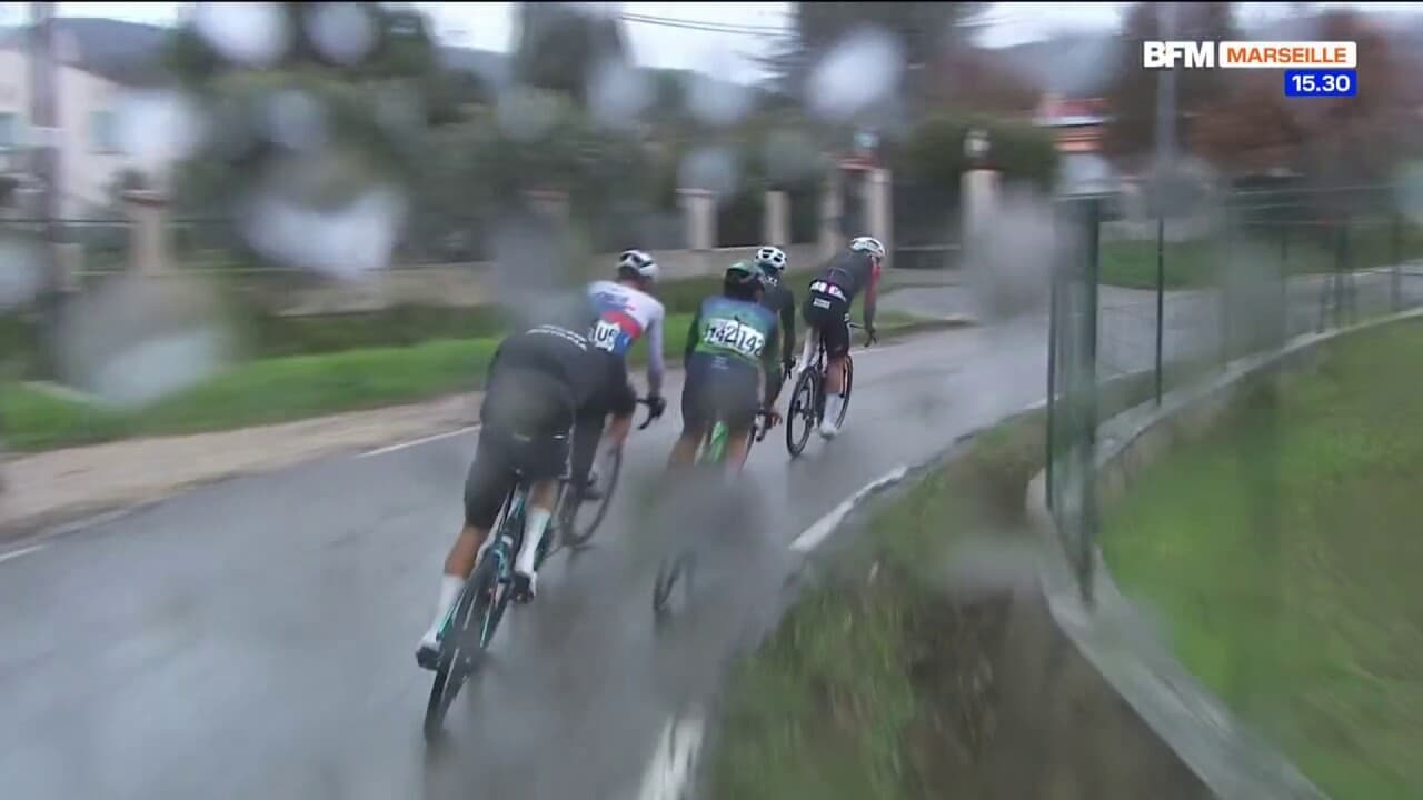 Redouble Cinq coureurs en tête après 80km de course. Ca commence fort et la ...