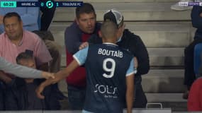 Khalid Boutaïb avec le supporter havrais