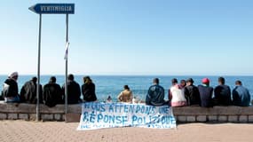 Des migrants à Vintimille, en Italie, le 15 juin. 