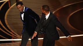 Will Smith donnant une gifle à Chris Rock aux Oscars 2022