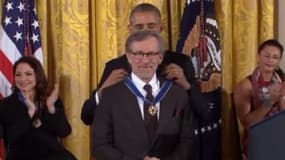 Obama décore Steven Spielberg et Barbra Streisand de la Médaille de la Liberté
