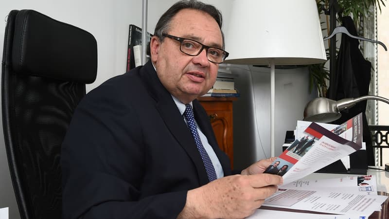 Le député socialiste Patrick Mennucci dans son bureau à Marseille, le 10 mai 2017.