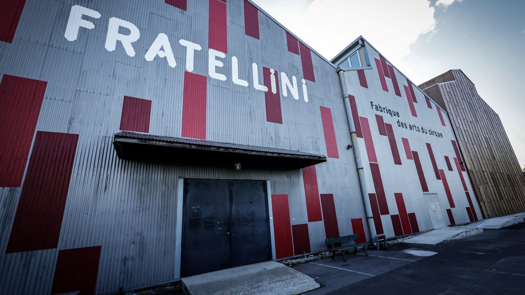 L'ÉCOLE DE CIRQUE FRATELLINI ROUVRE SES PORTES EN SEINE-SAINT-DENIS APRÈS TROIS ANS DE TRAVAUX