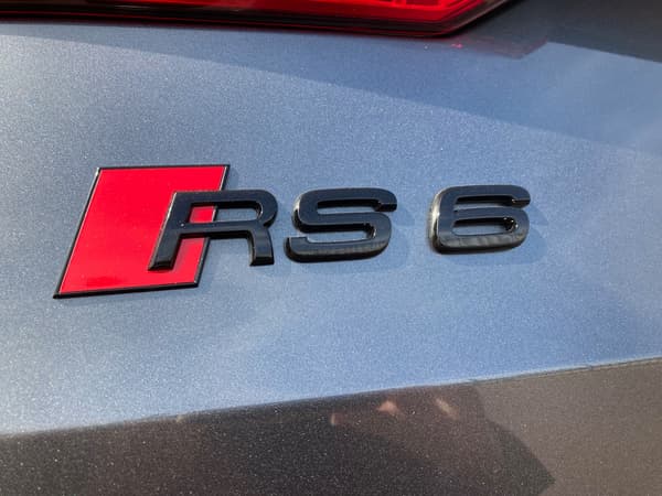Entre la première et la dernière générations, la RS6 Avant a gagné 1,3 seconde sur le 0 à 100. Entre la première et la dernière générations, la RS6 Avant a gagné 1,3 seconde sur le 0 à 100.