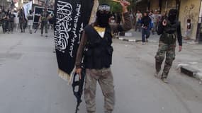 Un combattant d'Al-Nosra en juin dernier en Syrie, groupe jihadiste auquel aurait appartenu le Français arrêté.