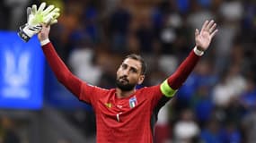 Gianluigi Donnarumma face au public de San Siro lors du match Italie-Ukraine (2-1, qualifs Euro 2024), le 12 septembre 2023