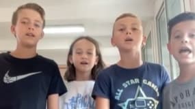 Malone, Lola, Lorenzo et Hugo, les enfants de la mêlée des chœurs de Marseille qui ont interprété les hymnes de l'Afrique du Sud et de l'Ecosse au stade Vélodrome, le 10 septembre 2023