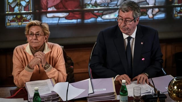 Les époux Balkany lors d'un conseil municipal à Levallois-Perret, en avril 2019
