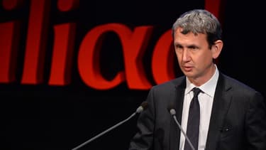 Le gendarme de la Bourse reproche à Iliadd'avoir tardé à communiquer son intérêt pour l'opérateur de téléphonie américain T-Mobile, dévoilé fin juillet 2014, et d'avoir ainsi manqué "à ses obligations d'information au public".