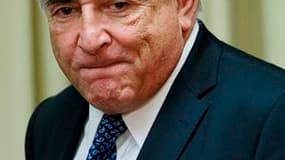 Dominique Strauss-Kahn, favori des sondages pour l'élection présidentielle de 2012, a pris sa décision sur sa participation aux primaires socialistes mais entend pour l'instant la garder pour lui. /Photo prise le 3 mars 2011/REUTERS/Ueslei Marcelino